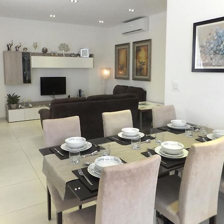 Cozy Rooms - Great Bus Connections - Free Parking Mosta Exteriér fotografie