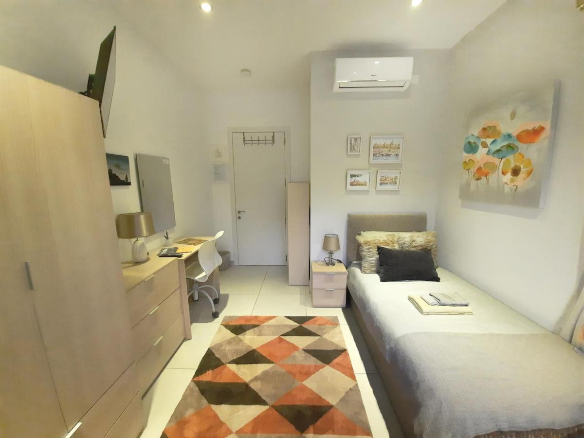 Cozy Rooms - Great Bus Connections - Free Parking Mosta Exteriér fotografie