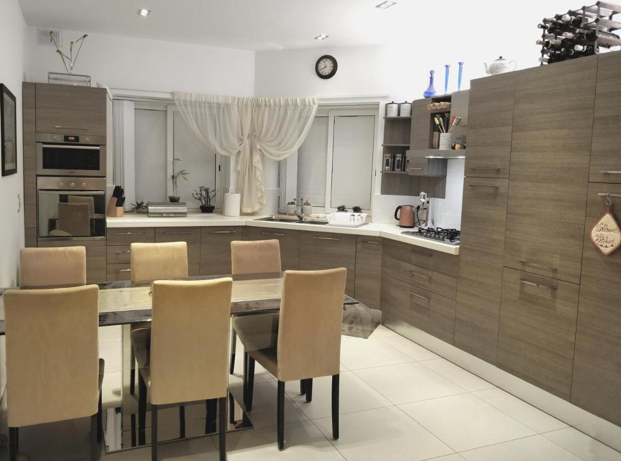 Cozy Rooms - Great Bus Connections - Free Parking Mosta Exteriér fotografie